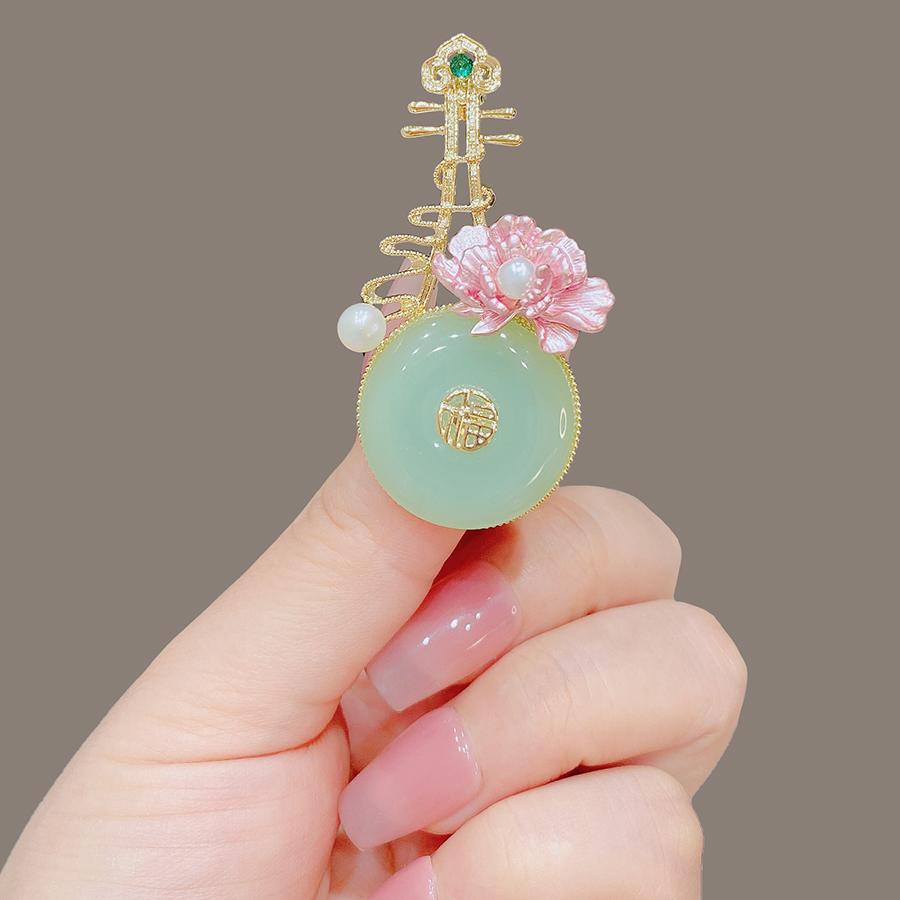 奥特莱斯品牌折扣店撤柜清仓捡漏和田玉琵琶胸针outlets女配饰潮1