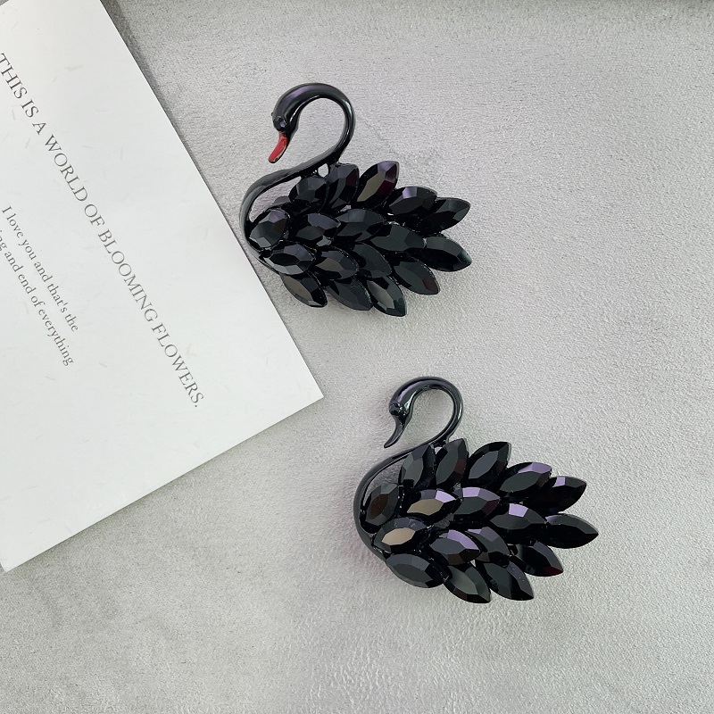 奥特莱斯品牌折扣店撤柜清仓捡漏优雅水晶天鹅胸针outlets女配饰