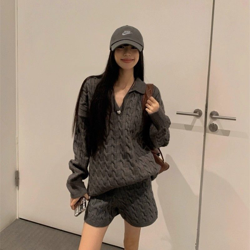 日系慵懒风麻花针织套装女2026春季宽松设计感上衣短裤两件套叠穿