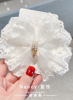 发夹顶夹白色蝴蝶结蕾丝