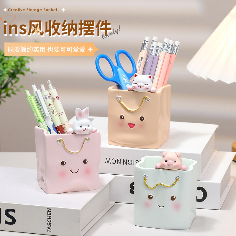 笔筒可爱手工摆件感创意办公桌面装饰笔盒树脂公仔办公室礼物