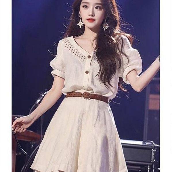 2025新款今年流行爆款初夏穿搭超好看独特漂亮气质白色连衣裙子女