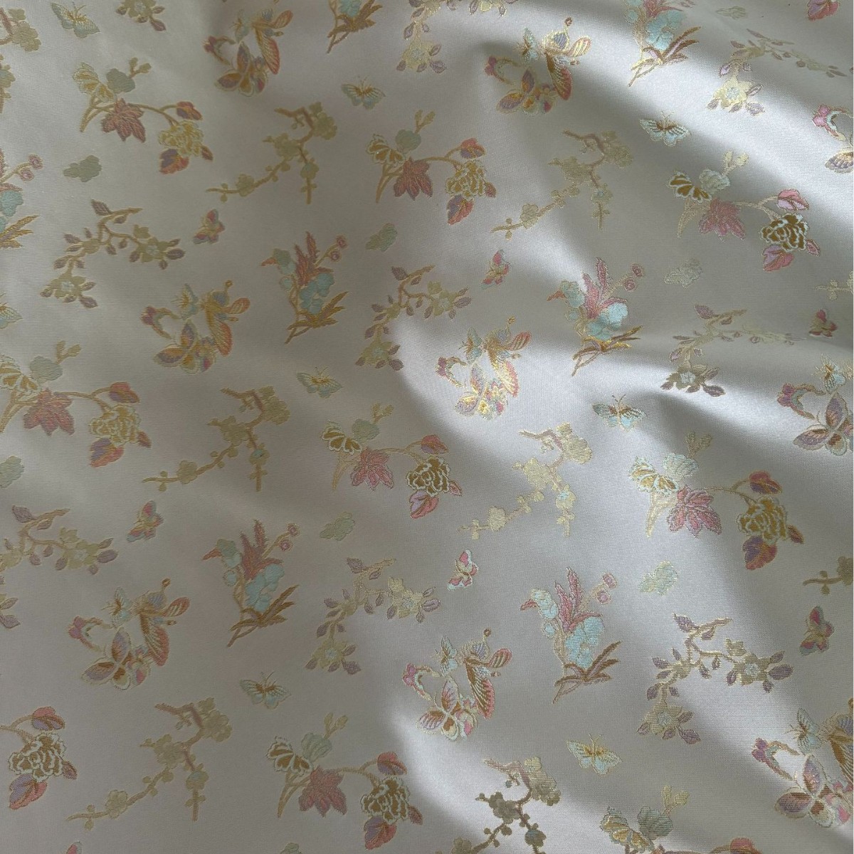 蝶恋花仿宋锦织锦缎提花面料 国风春款女装童装马甲服装面料包包