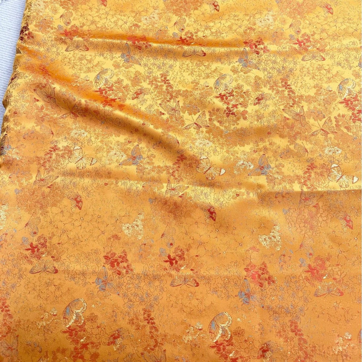 高经缎金黄蝴蝶布料背心比甲旗袍国风色织提花织锦缎旗袍面料9908