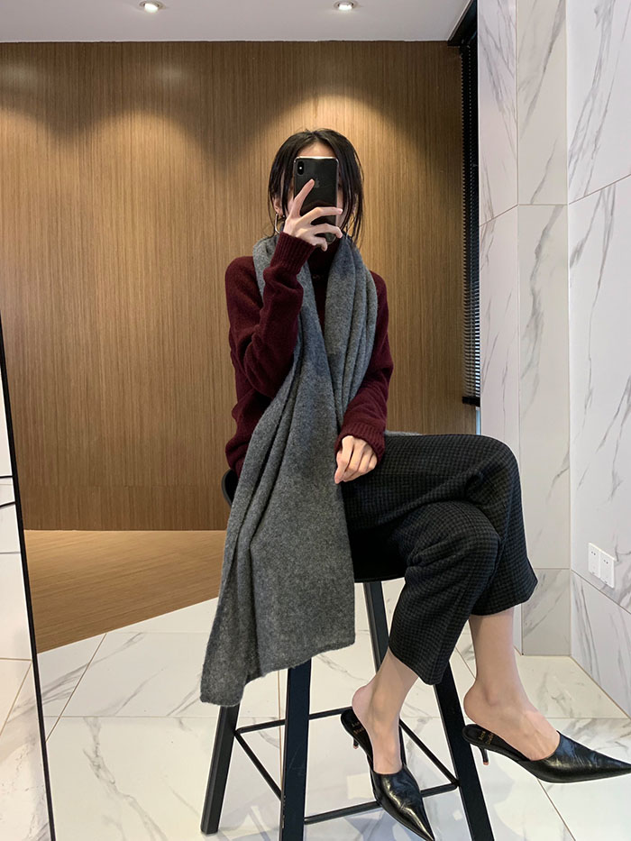 云朵般轻盈纯羊绒针织围巾披肩