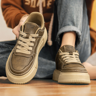 男鞋冬季2025新款百搭英伦休闲板鞋男款厚底防滑运动增高棕色皮鞋