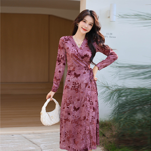 法式 显瘦一片式 连衣裙高级感 裹身裙粉雾蝶花弹力气质修身 新款
