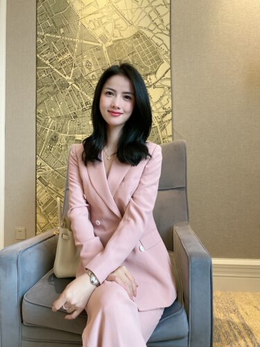 裸粉色珍珠麻双排扣修身西装