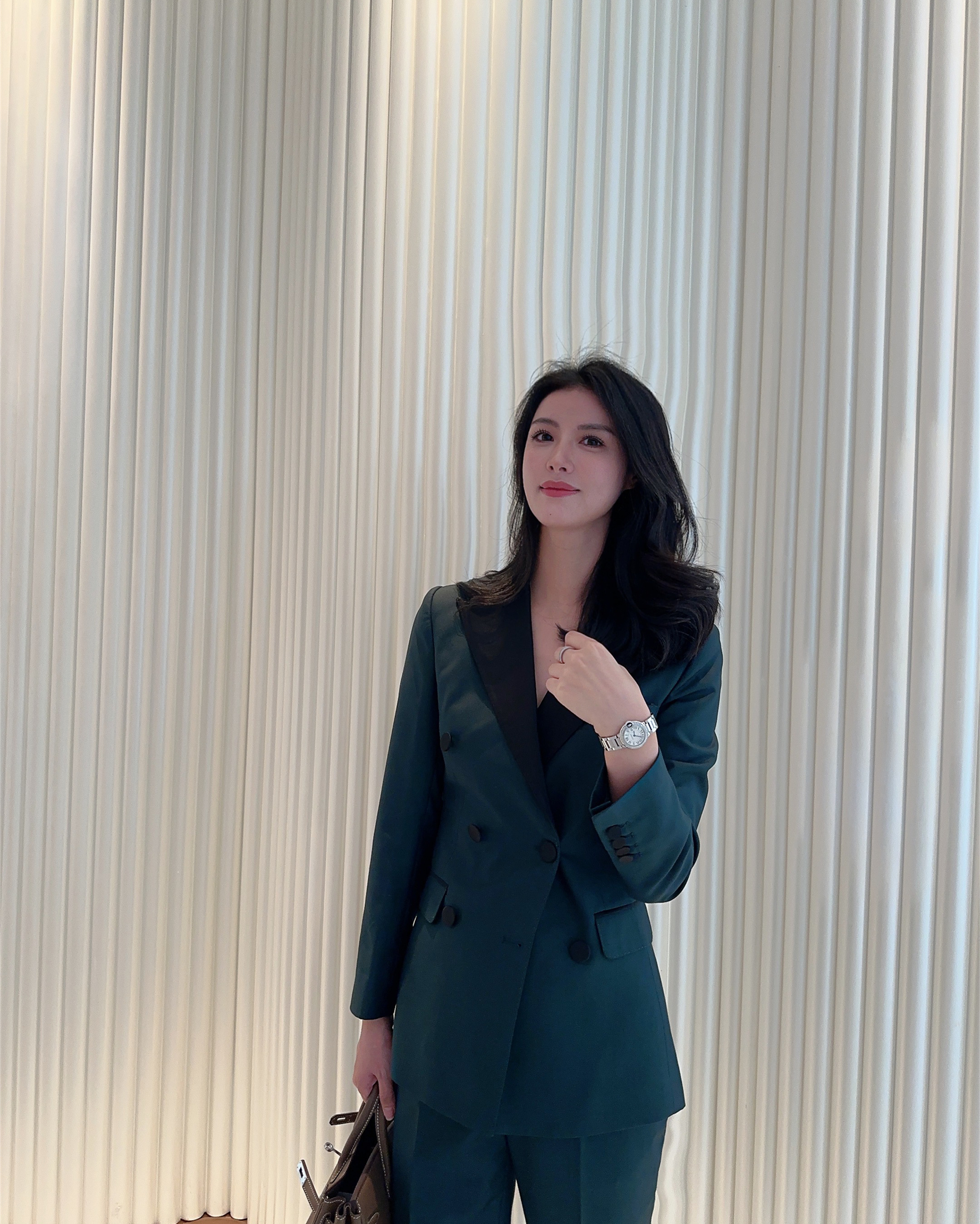 墨绿色绸缎拼接修身气质西装