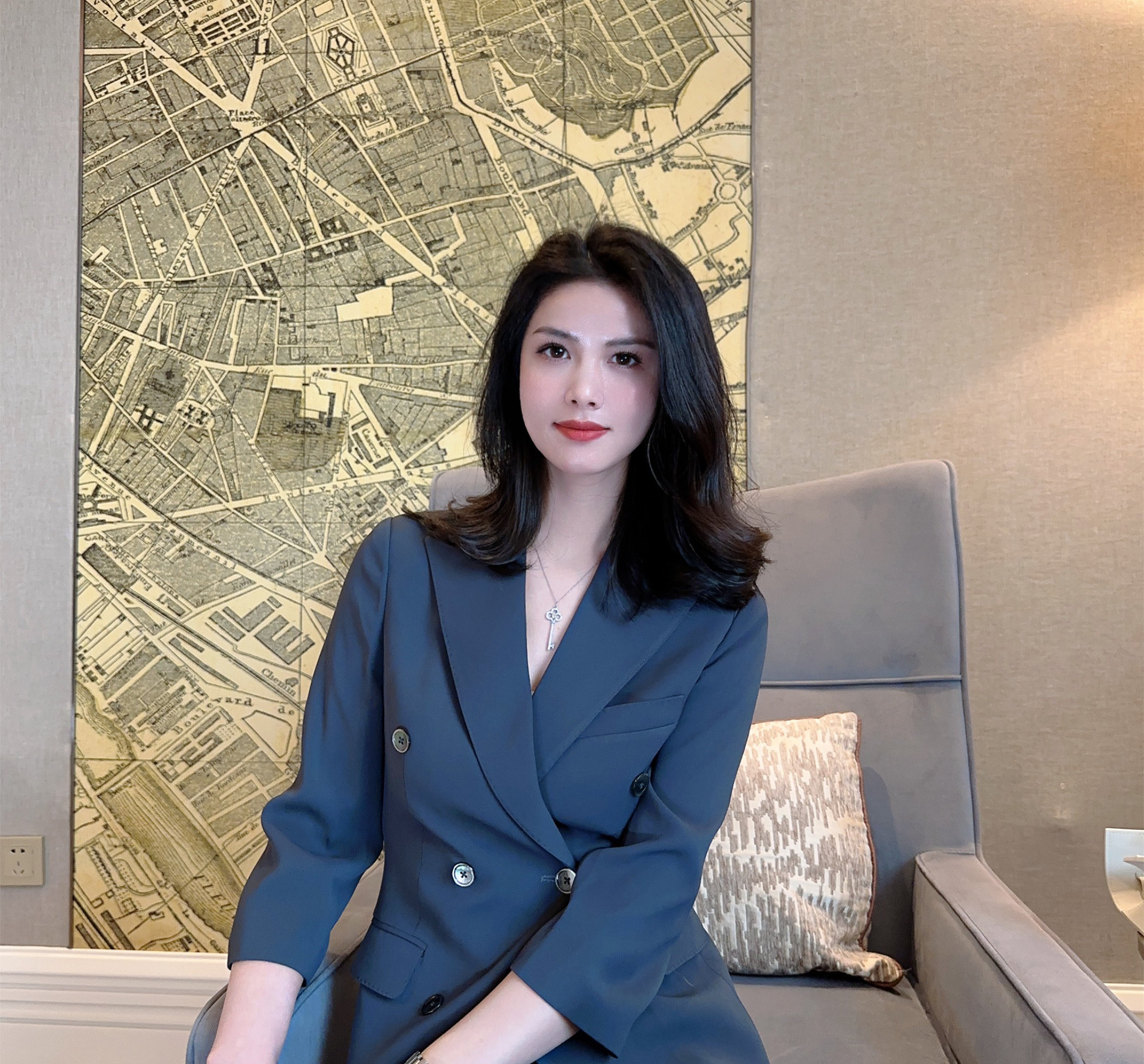 夏季新款鼠灰色珍珠麻直筒裤