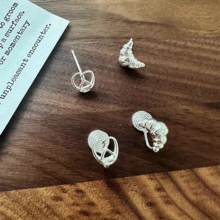 碱水面包简约不对称牛角包耳钉