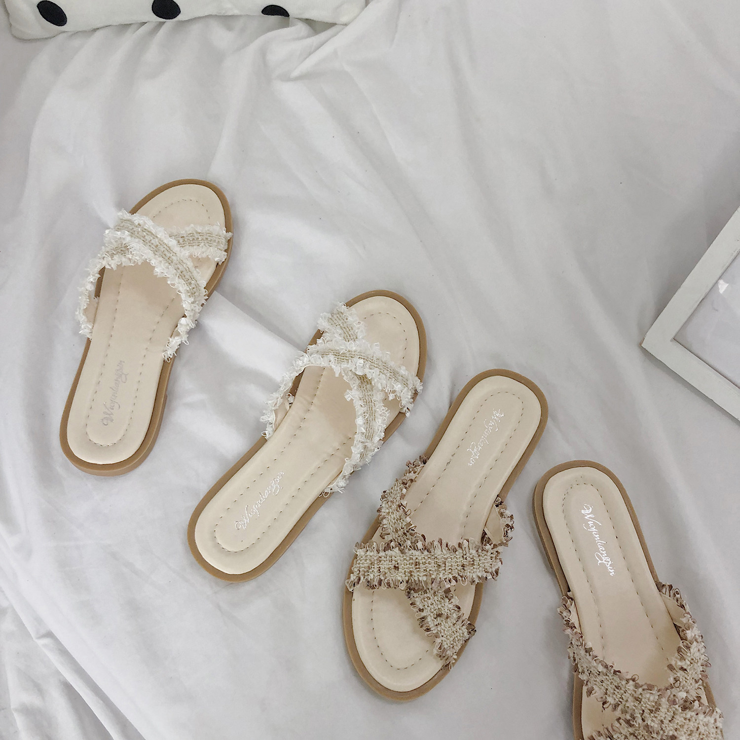 拖鞋女夏外穿2020新款百搭韓版花邊交叉帶平底壹字拖度假沙灘涼拖在類目 女鞋, 拖鞋, 壹字拖中 - 來自Buy2taobao.com提供專業的淘寶代購服務