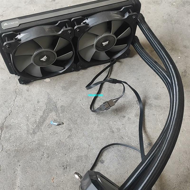 【议价】海盗船水冷散热器 机器上刚拆下来的，图片实物，成色很