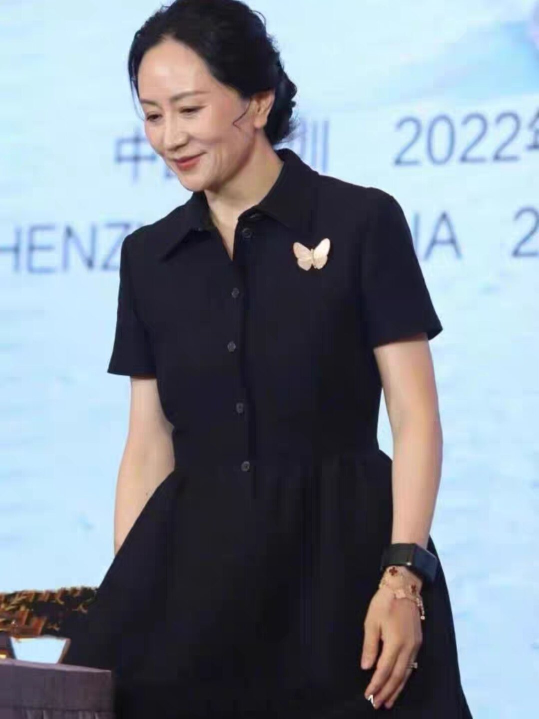 晚舟同款赫本风黑色连衣裙女夏2023法式收腰显瘦气质小个子衬衫裙图片