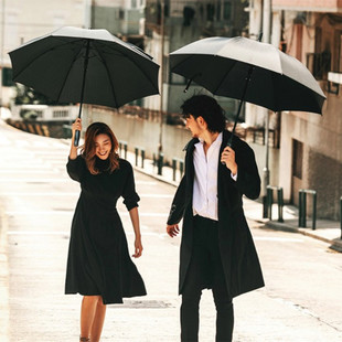 新款街拍摄影道具黑伞影楼婚纱写真旅拍海景拍照黄红黑色长杆雨伞