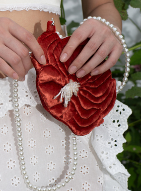 TMSstudio 原创设计 木槿花灵感丝绒仿珍珠玉石链装饰斜挎包手包