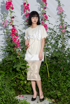 缎面蕾丝白色短袖圆领T恤