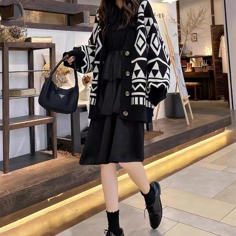 2024 AUTUMN CLOTHES NEW KOREAN VERSION MATERNITY CLOTHES SLIM MIDI DRESSES FOREIGN KNITTED JACKET FEMALE HIPSTER MOM SUIT