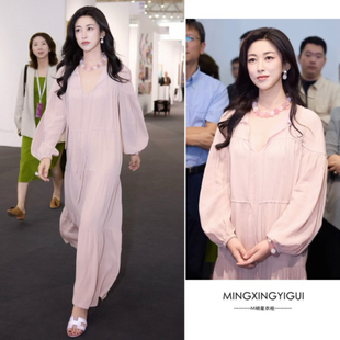 朱珠同款粉色V领长袖连衣裙女2025年夏季新款温柔宽松度假长裙子