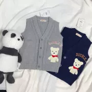 Quần áo mùa thu cho bé trai Áo vest cotton dệt kim Áo len dệt kim Gấu thêu áo bông 1-5 tuổi - Áo ghi lê
