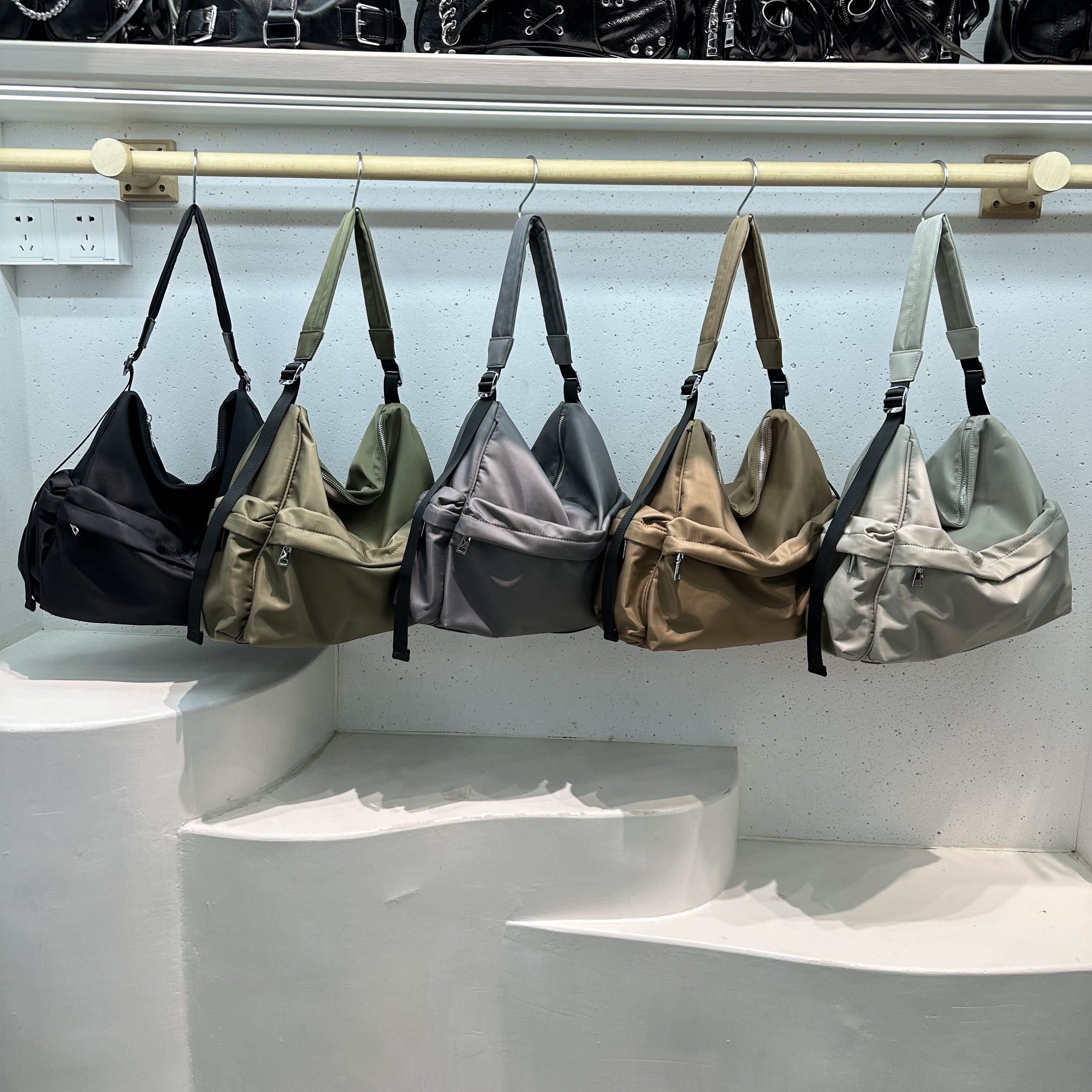 欧比 港风休闲轻便口袋设计ins风饺子包褶皱户外旅行单肩腋下包潮,箱包皮具/热销女包/男包,通用款女包,淘宝优惠券,粉丝福利购,淘宝优惠卷