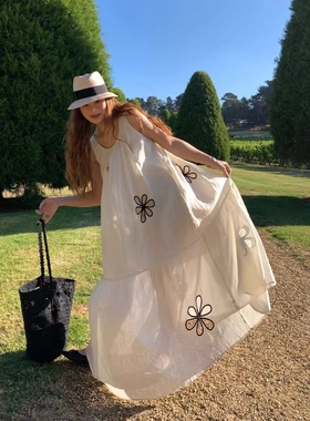 26早春法式立体森系镂空吊带裙度假连衣裙气质通勤显瘦百搭C8378