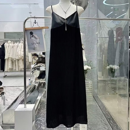 法式优雅V领无袖吊带裙女小黑裙长裙子春夏气质露背性感a字连衣裙