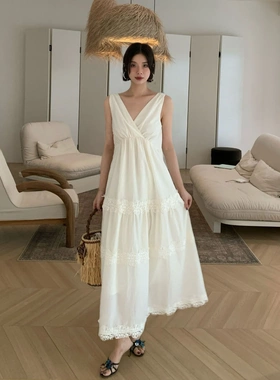 26夏法式度假风气质蕾丝花边V领无袖连衣裙气质通勤百搭显瘦S5692