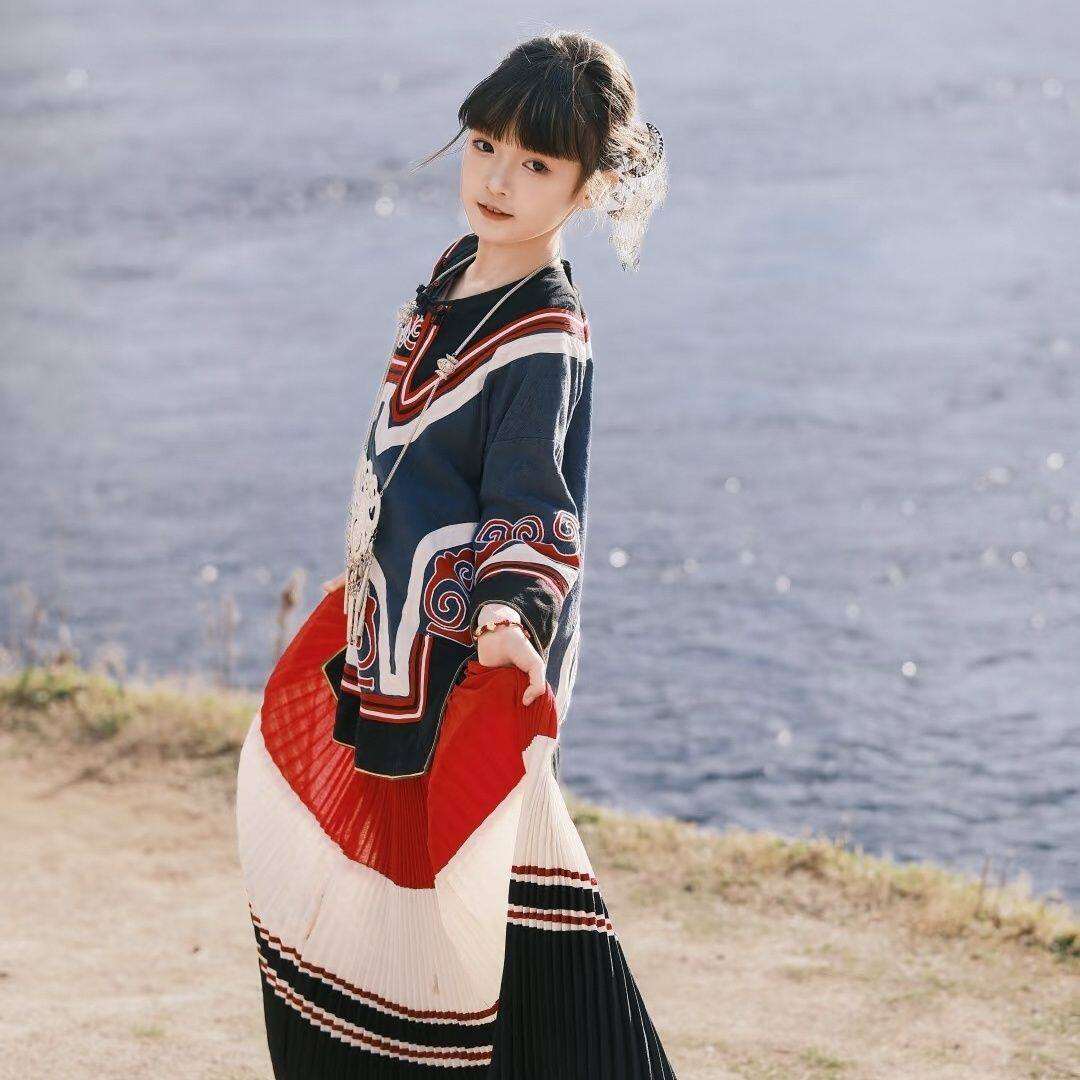 彝族绣花旅拍摄影服套装