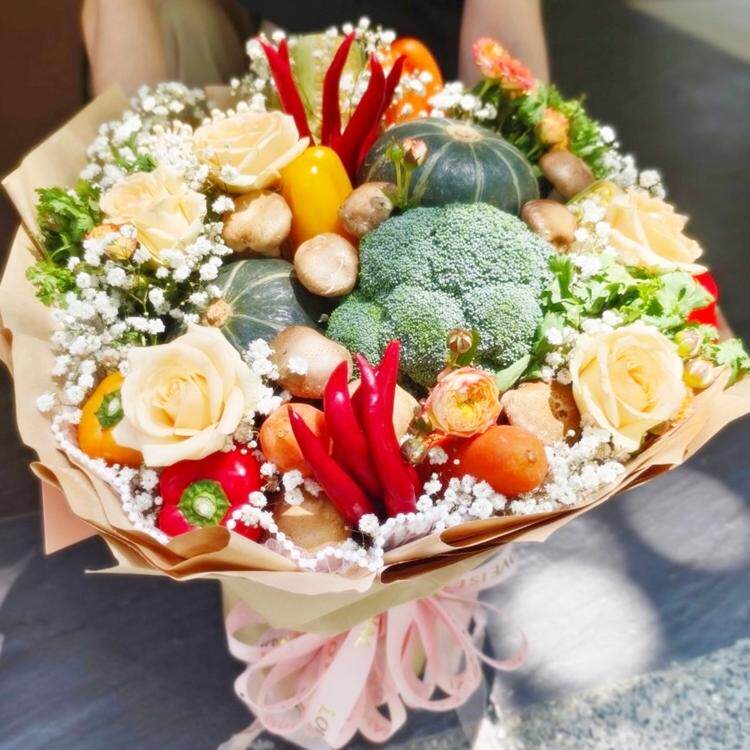 台湾台北花店鲜花速递生日祝福費列佛米妮巧克力糖果蔬菜造型禮物