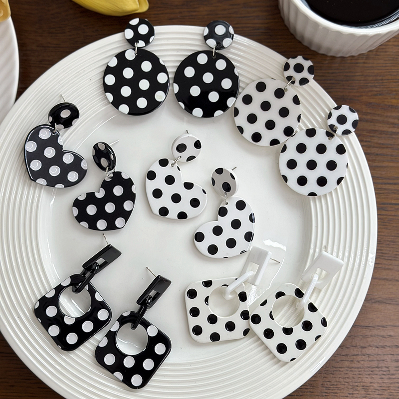 韩版气质亚克力黑白波点耳环