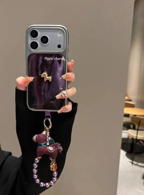 中国风复古渐层紫色立体小金马适用于苹果17pro手机保护壳iphone16马年手链条14promax滴胶13寓意好物15pro