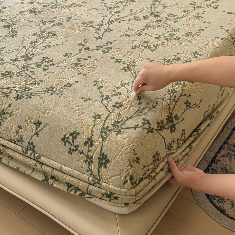 A类加厚雕花牛奶绒床笠单件2025新款加绒床罩席梦思保暖床套防滑