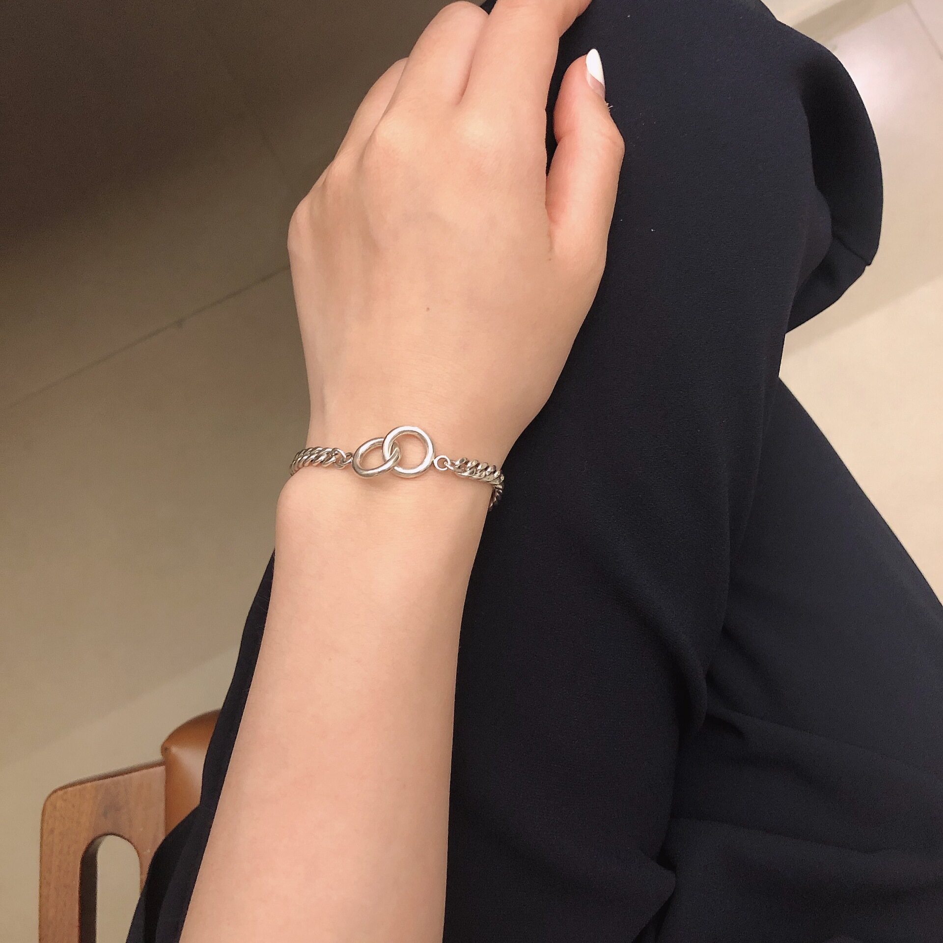 新款925纯银莫比乌斯环小众轻奢简约百搭情侣手链男女银手链