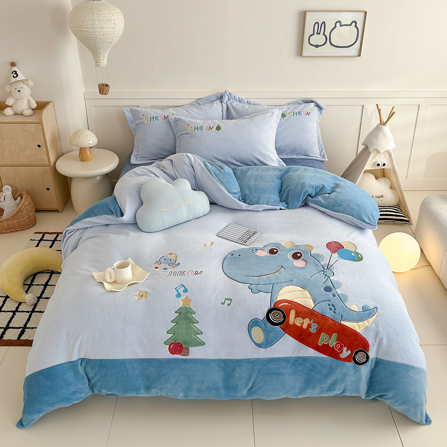 加厚保暖牛奶绒三四件套卡通刺绣