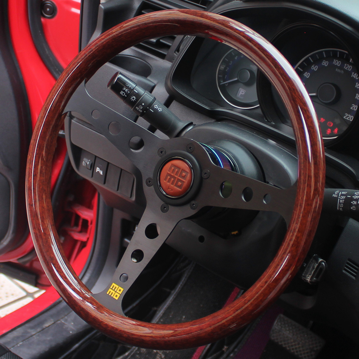 改装MOMO经典复古桃木快拆方向盘