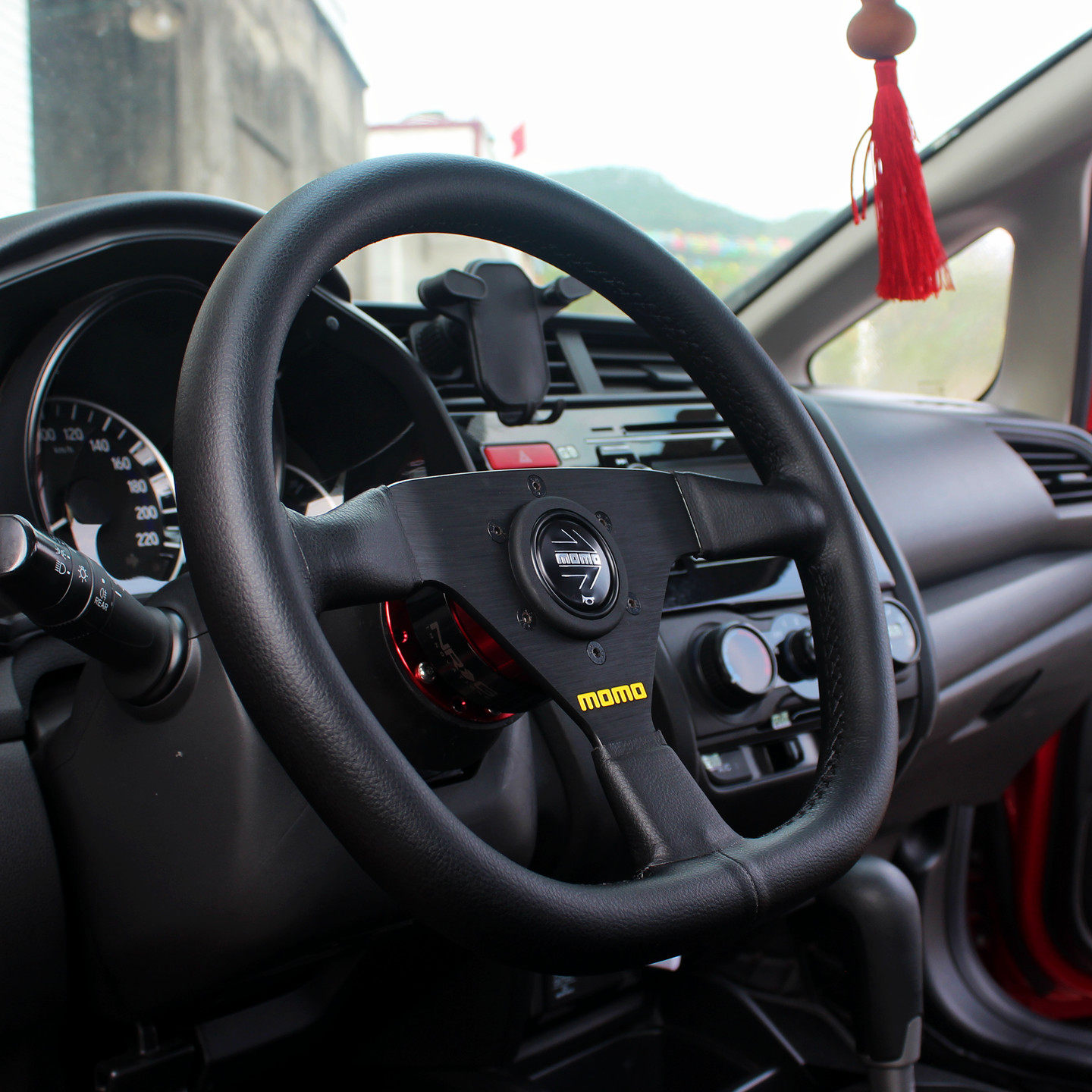 汽车改装14寸D型真皮方向盘 momo通用竞技赛车翻毛皮快拆转向钛盘