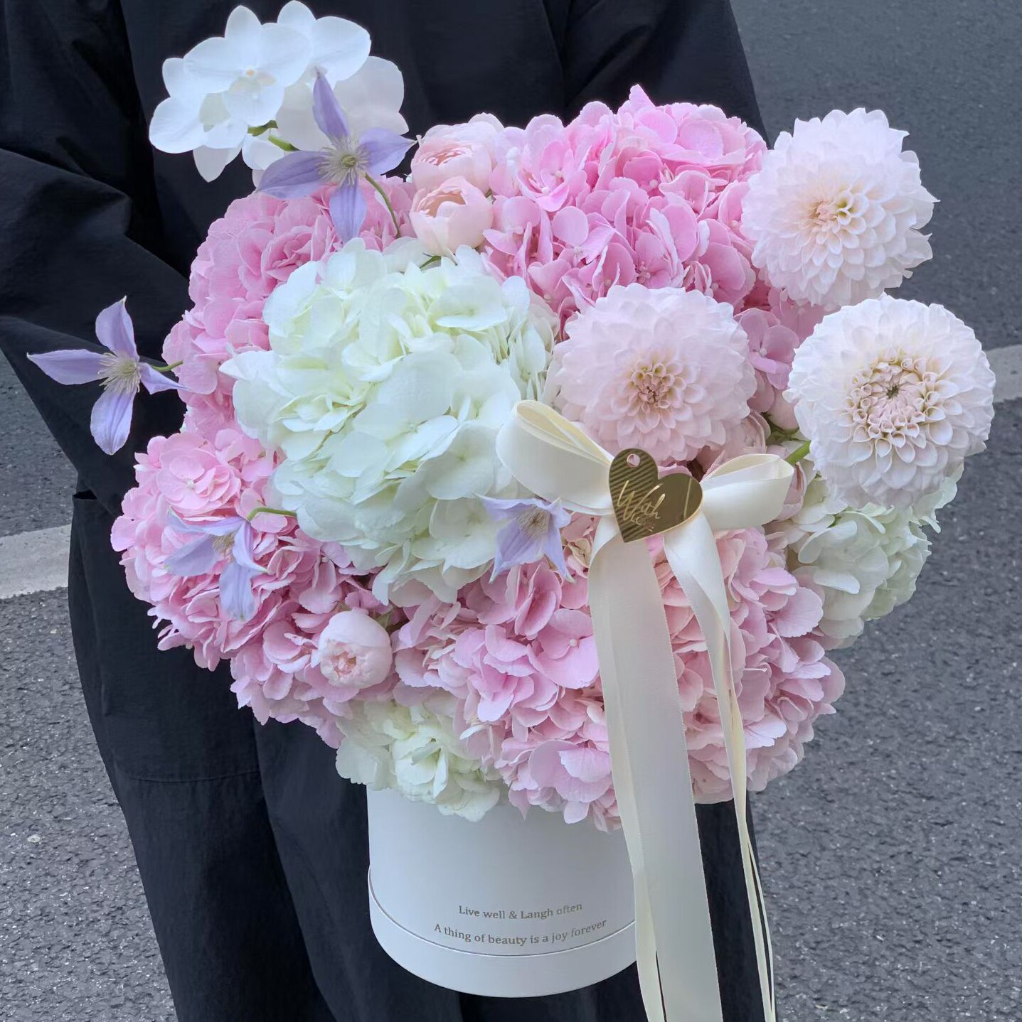 西安花店同城送花绣球情人节七夕生日闺蜜礼物抱抱桶鲜花