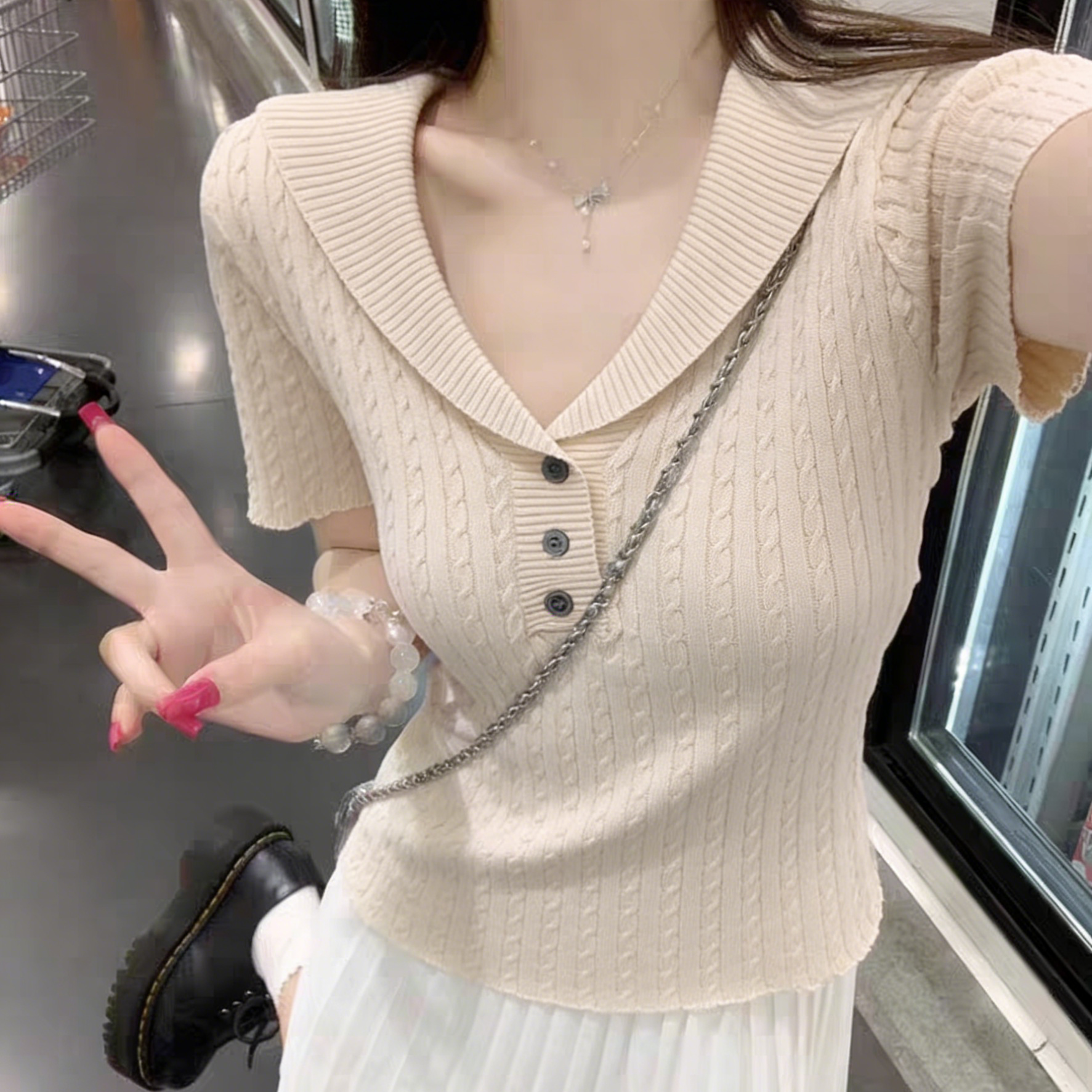 春夏纯欲极简风翻领短袖针织衫女装杏色修身显瘦高级感上衣麻花纹