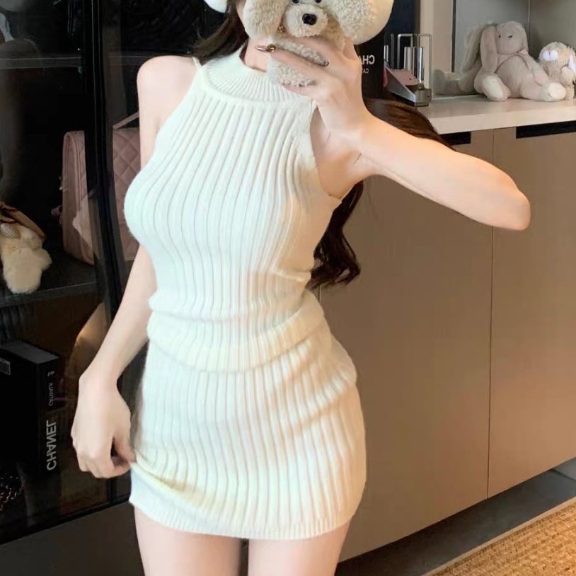 纯欲风露背无袖背心连衣裙女秋冬打底针织裙修身杏色裙子包臀短裙