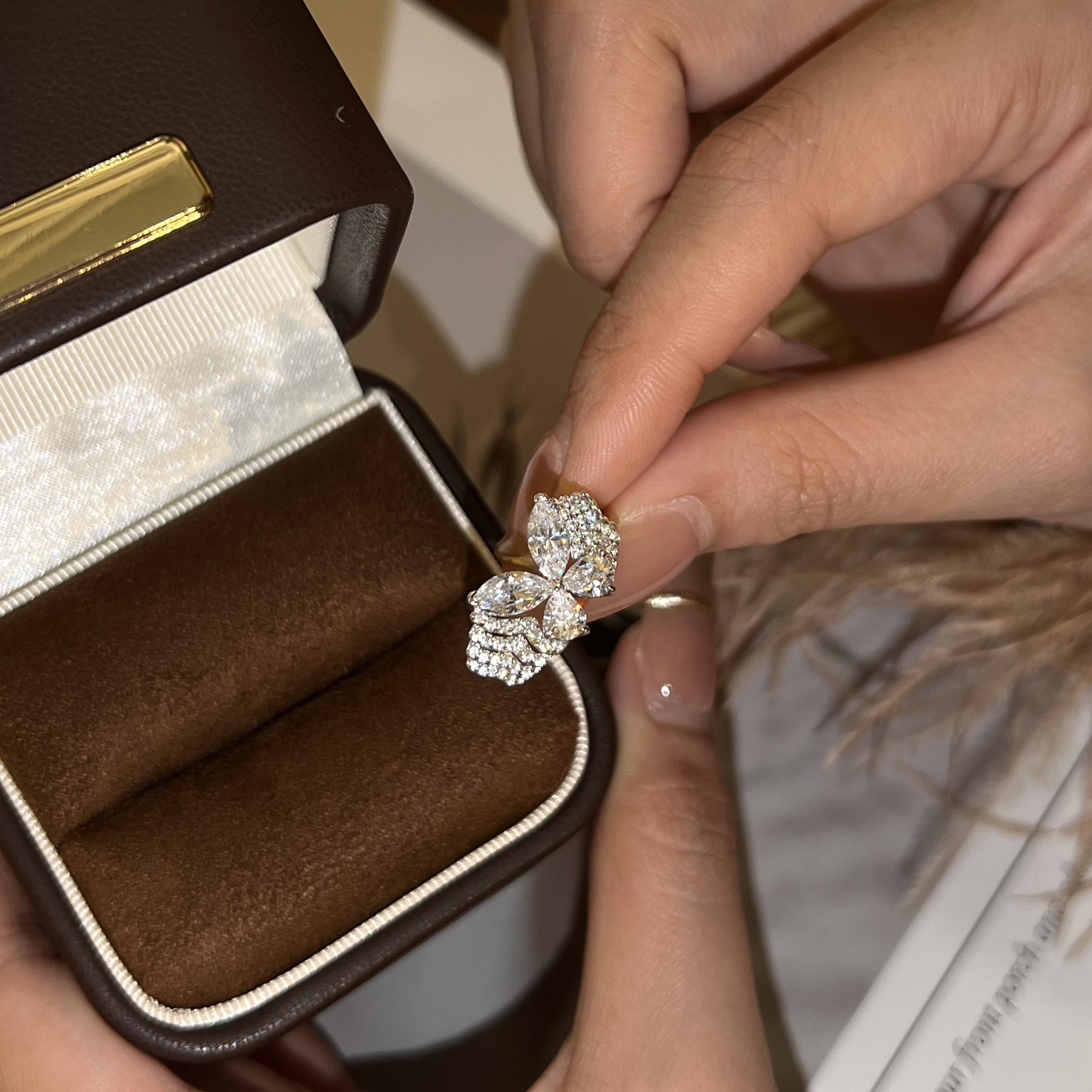 蕾迪s925银镀真金高碳钻蝴蝶戒指