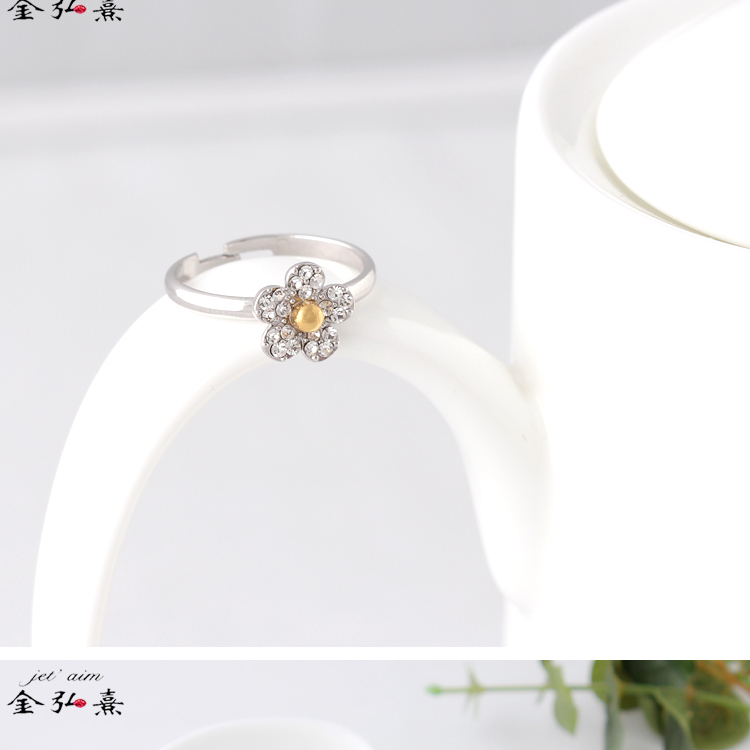 水钻花朵戒指，金弘熹，闪闪发亮