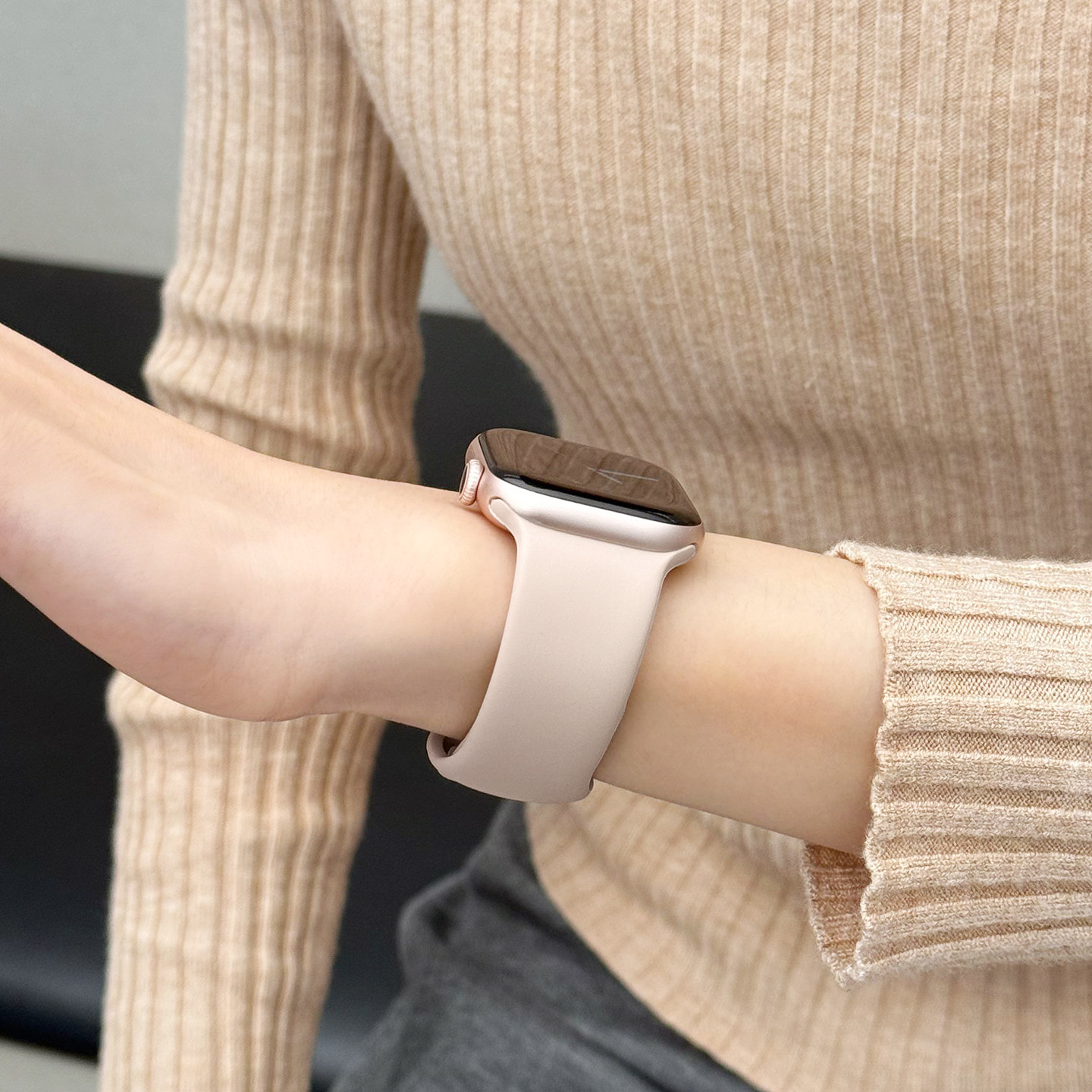 适用于iwatchs11苹果手表10代表带柔软运动硅胶女款简约纯色钉扣