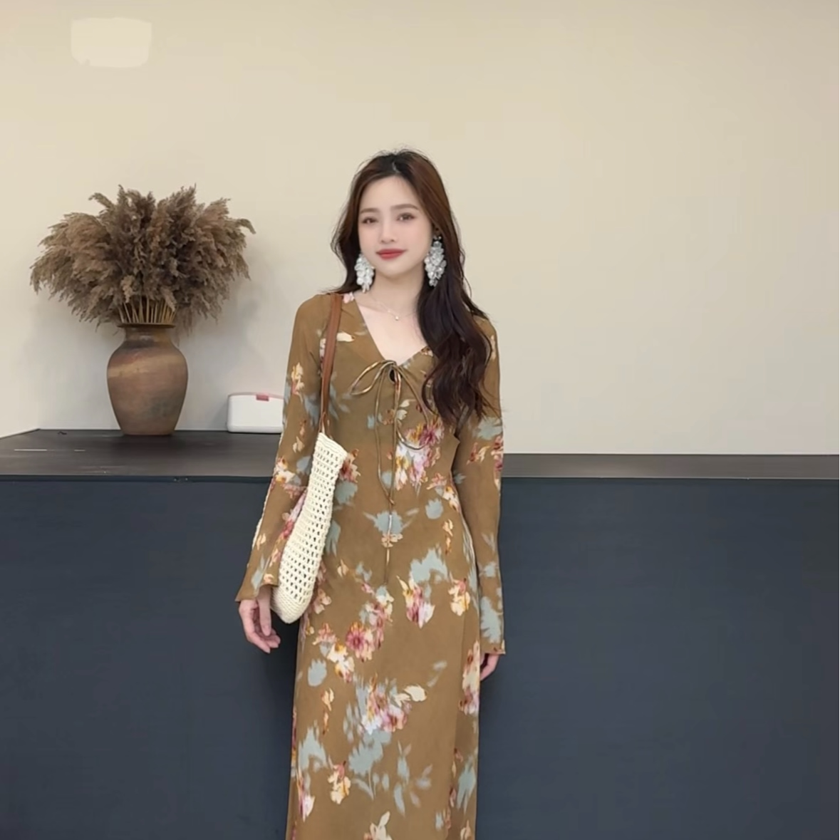 法式复古橄榄碎花显瘦喇叭袖连衣