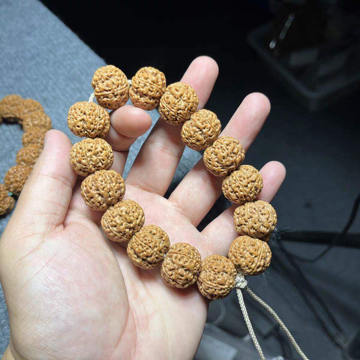 尼泊尔大金刚菩提子满肉手串男士精品文玩原籽配饰盘玩佛珠单圈