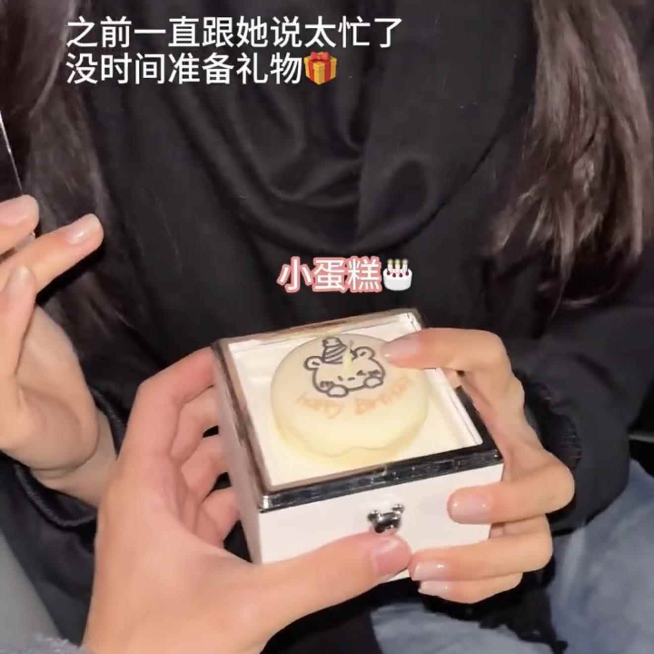小熊蛋糕戒指盒生日惊喜盒子小熊蛋糕戒指盒首饰盒魔术生日快速翻