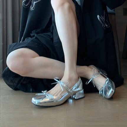品牌真皮法式气质银色玛丽珍单鞋女2026新款春夏粗跟配裙子小皮鞋