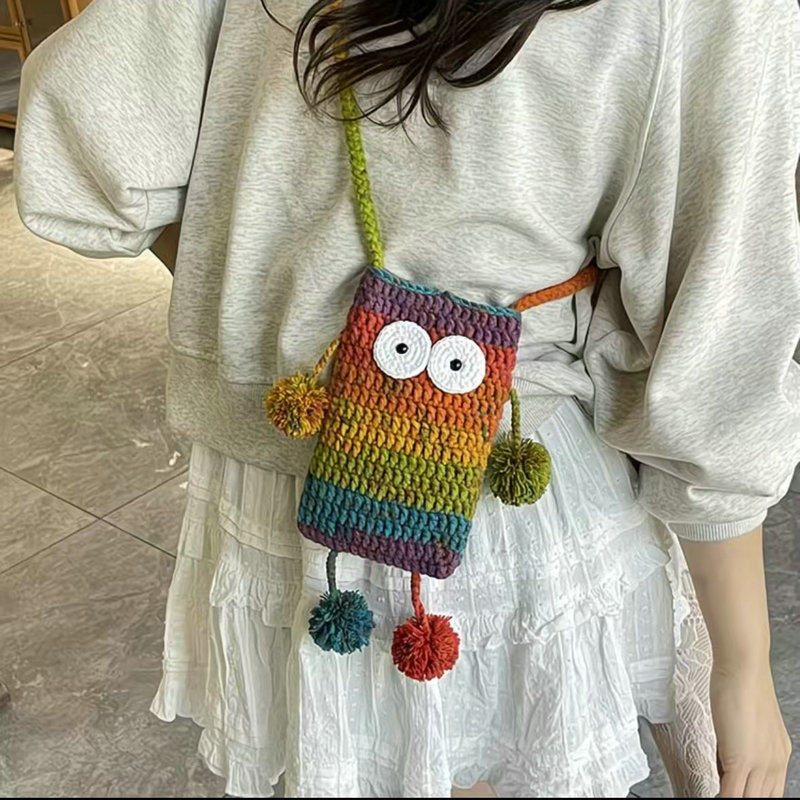 成品小怪兽彩虹毛线编织包女新款可爱斜挎包手工针织包礼物送女友