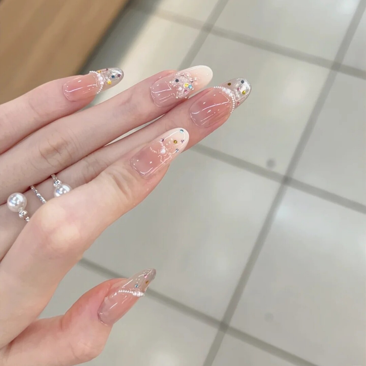 少女美甲穿戴甲手工彩钻渐变甜美