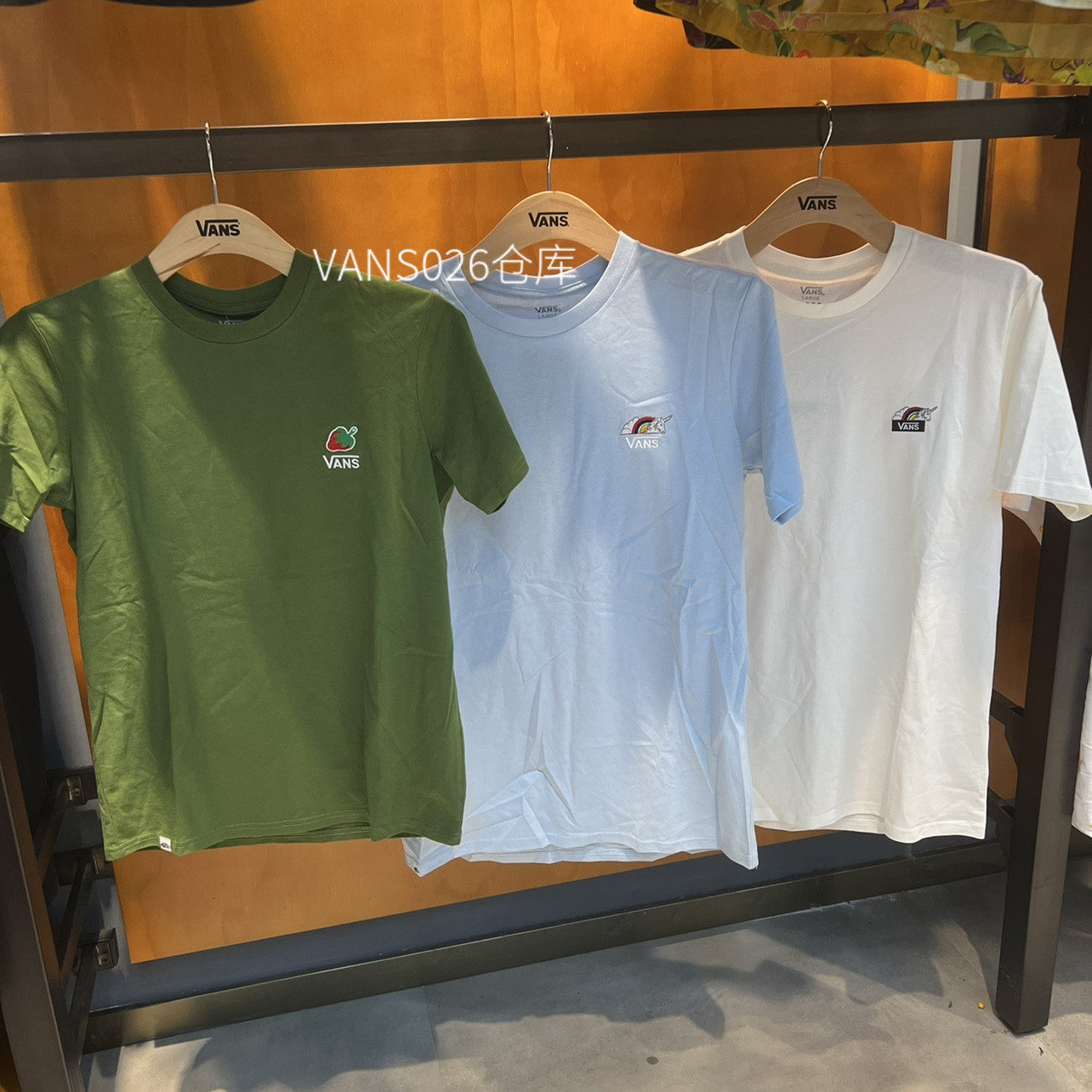 vans范斯女子草莓独角兽图案短袖t恤vn0a54imuuu 54l9fs8 4uruzqw